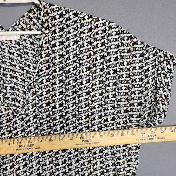 Lush Geometric Top Womens M Black White Oversized V-Neck Cuffed Short Sleeves - Picture 7 of 14